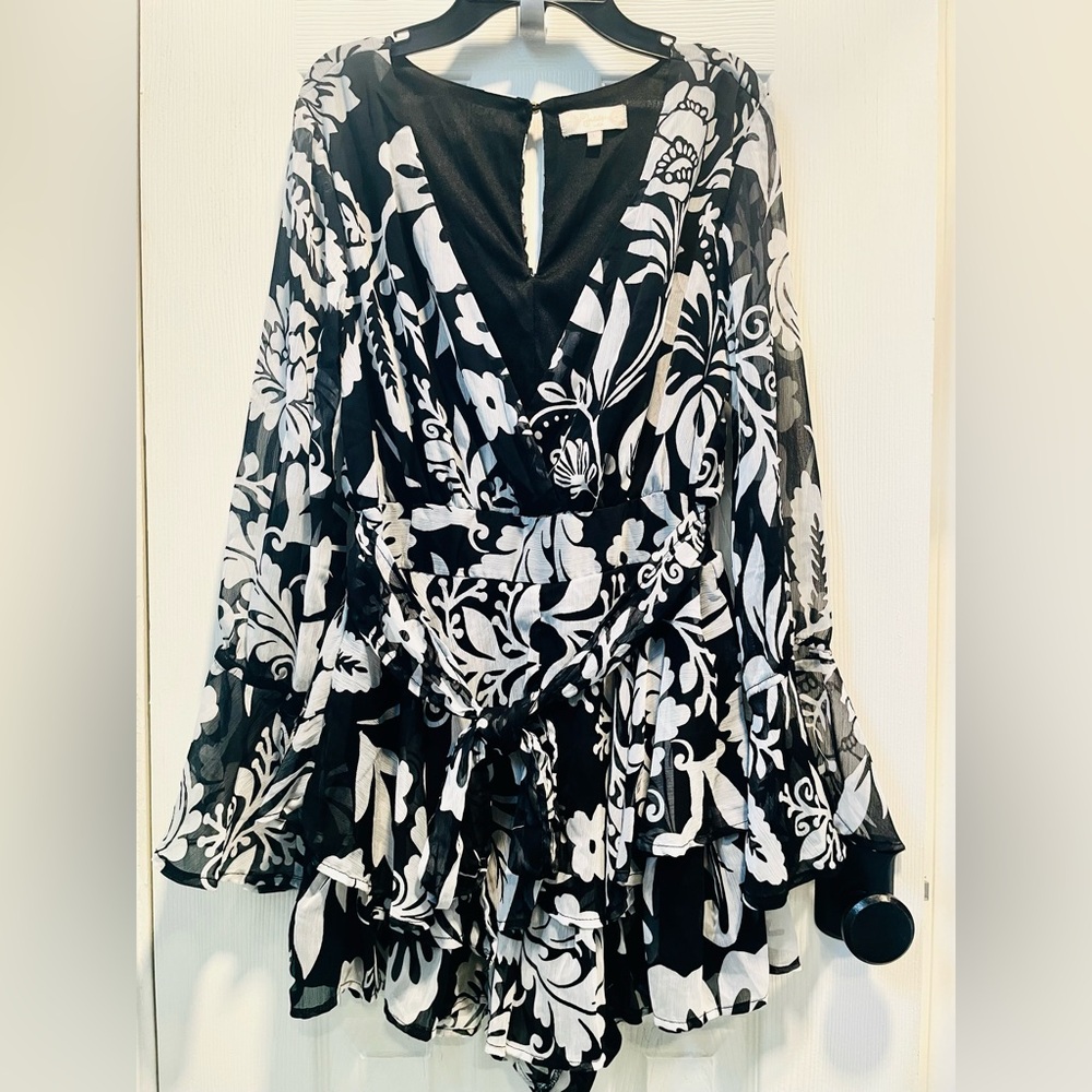 Cute Black & White Floral Dress Shorts Romper